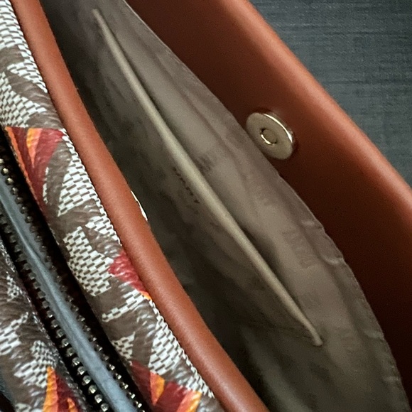 NWT DKNY LOGO CROSSBODY SHOULDER BAG PURSE - Picture 5 of 7